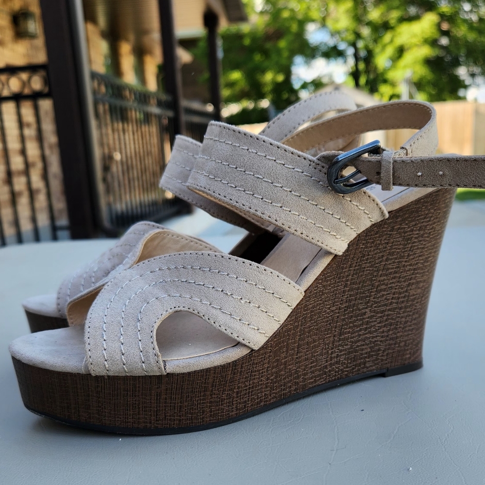 Indigo Rd Platform Wedge Sandals Ankle-strap Beige Size 8M